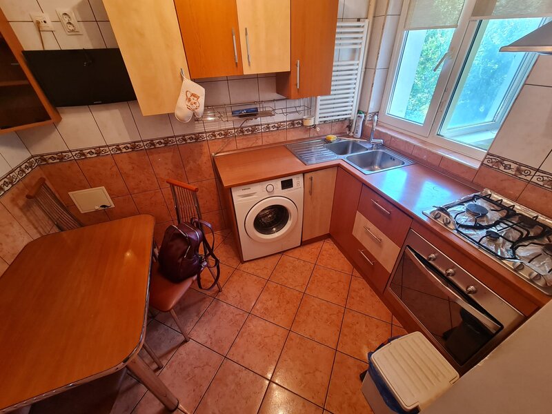 Favorit Apartament 2 camere  4-5 min metrou  loc parcare